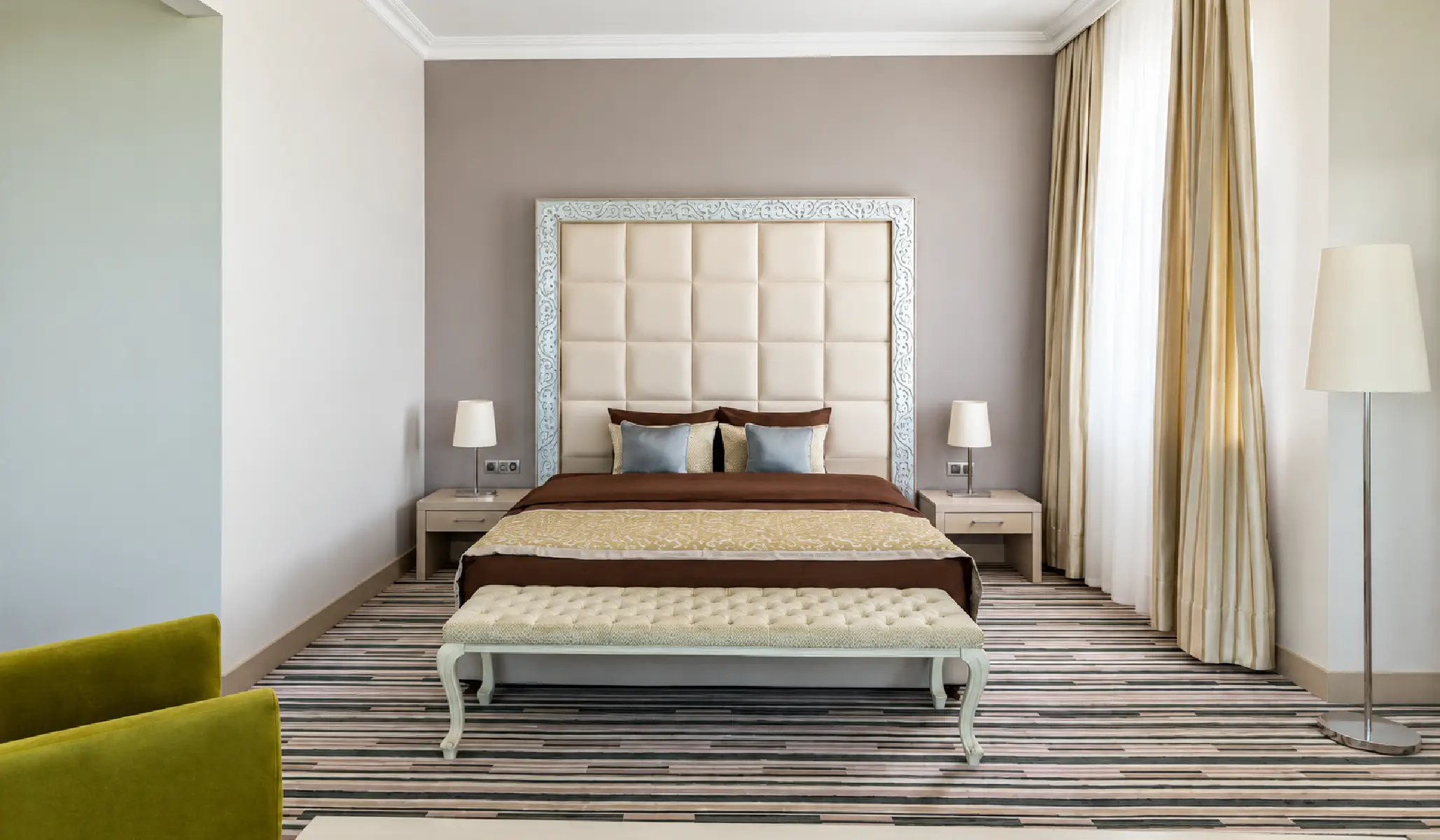 Deluxe Suite [2]